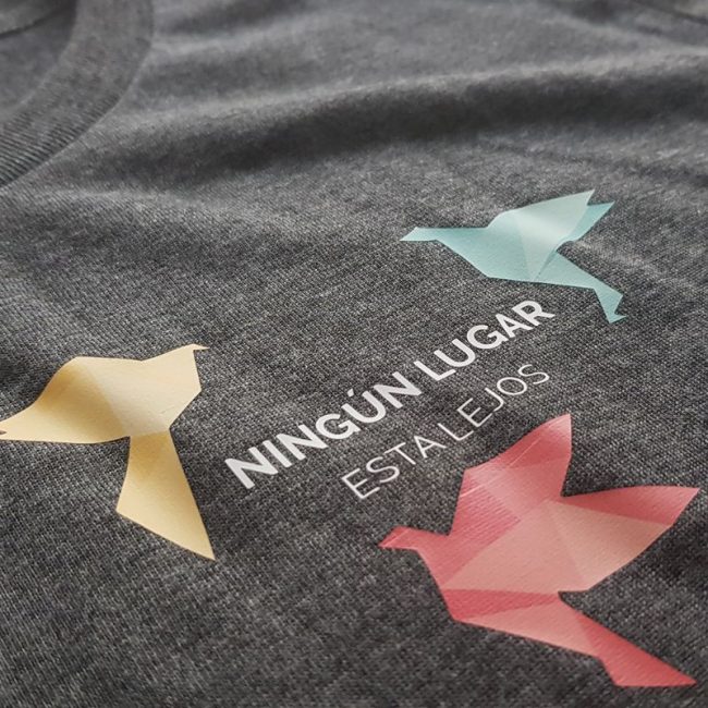 detalle de marcaje de camiseta para regalo amigas - paula berduiel - inmenta estudio creativo - huesca